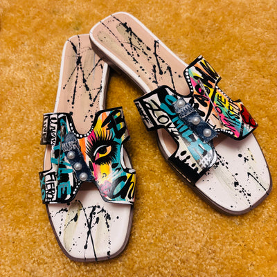 Size 11: White  Statement Slides